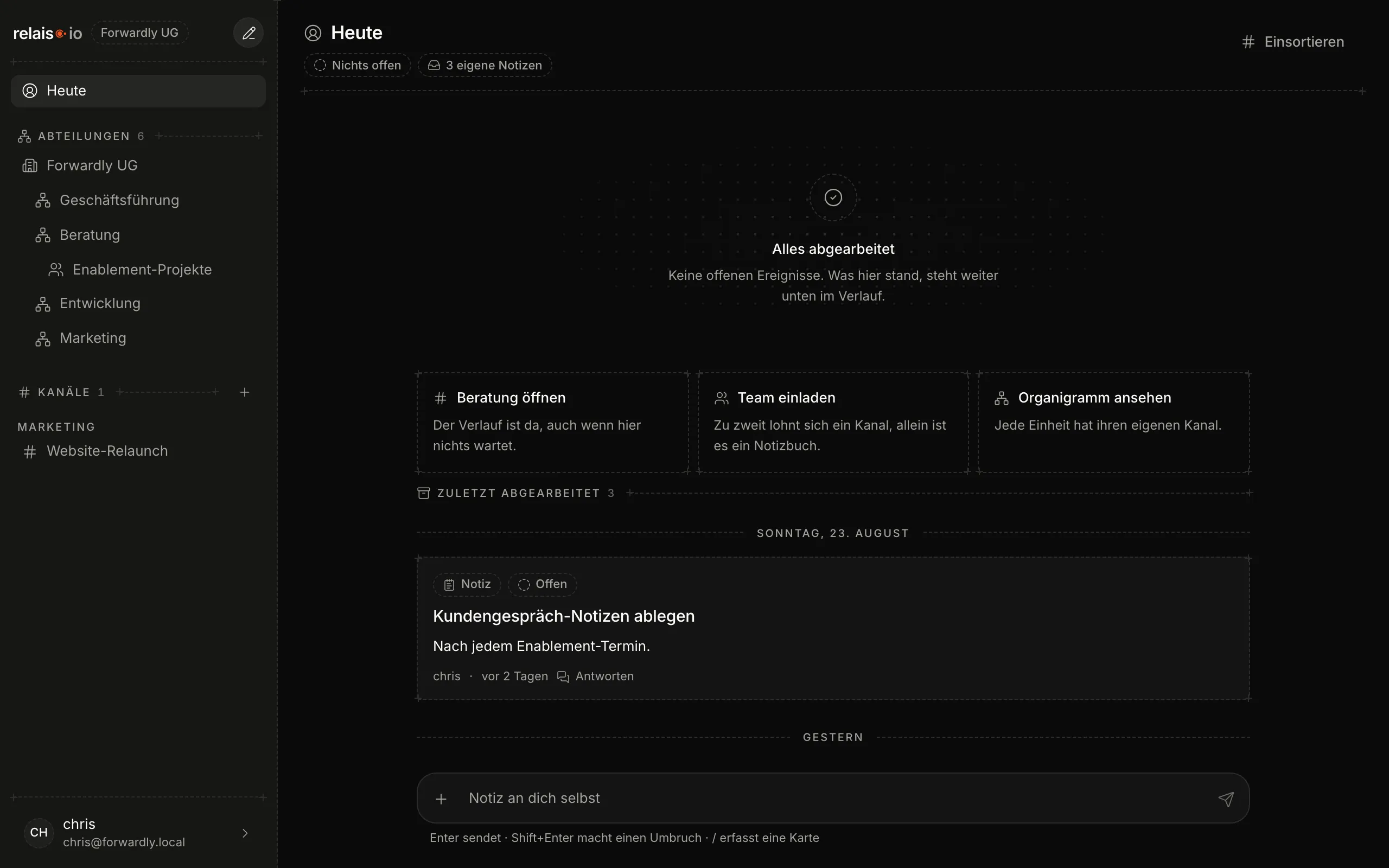 „Heute“ in relais.io: oben die Chips „Nichts offen“ und „3 eigene Notizen“, in der Mitte „Alles abgearbeitet“, darunter drei Vorschlagskarten und der Verlauf „Zuletzt abgearbeitet“.